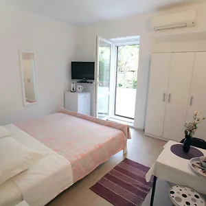 Feme 3*, Trogir Kroatien